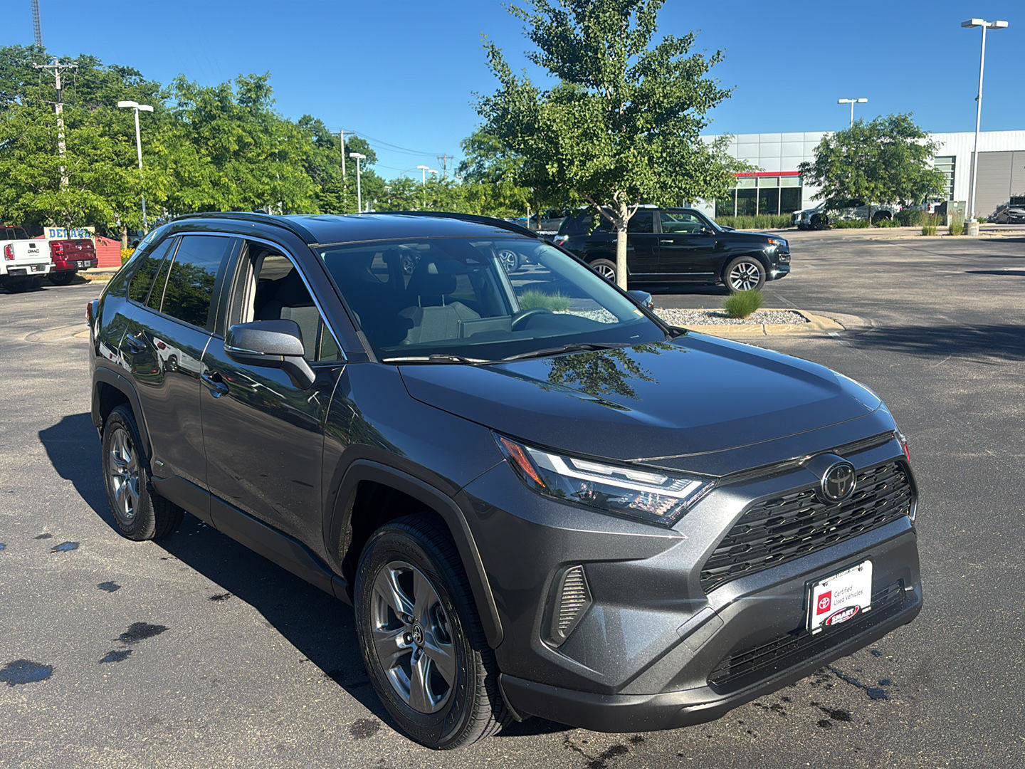 Used 2025 Toyota RAV4 LE AWD/4WD image 5
