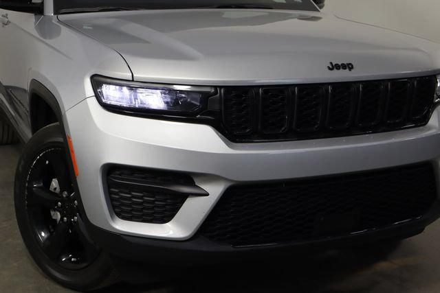 Used 2023 Jeep Grand Cherokee Altitude AWD/4WD image 44