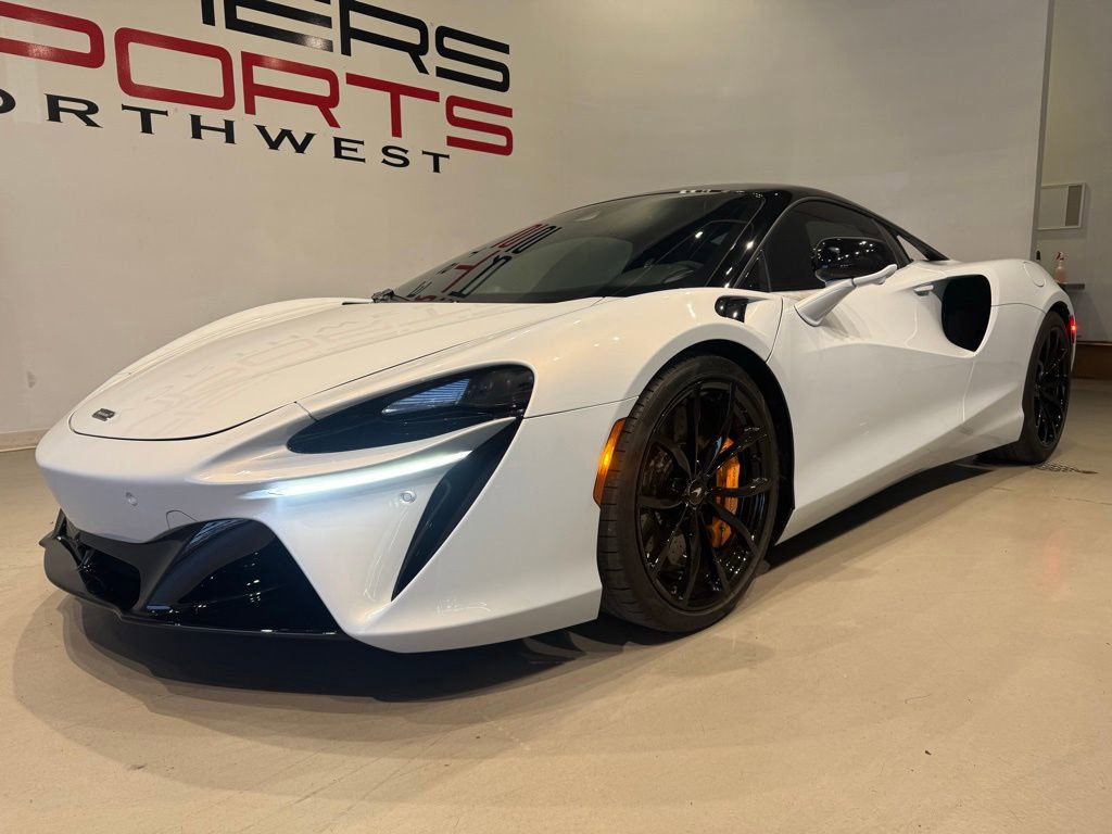 Used 2023 McLaren Artura RWD image 2