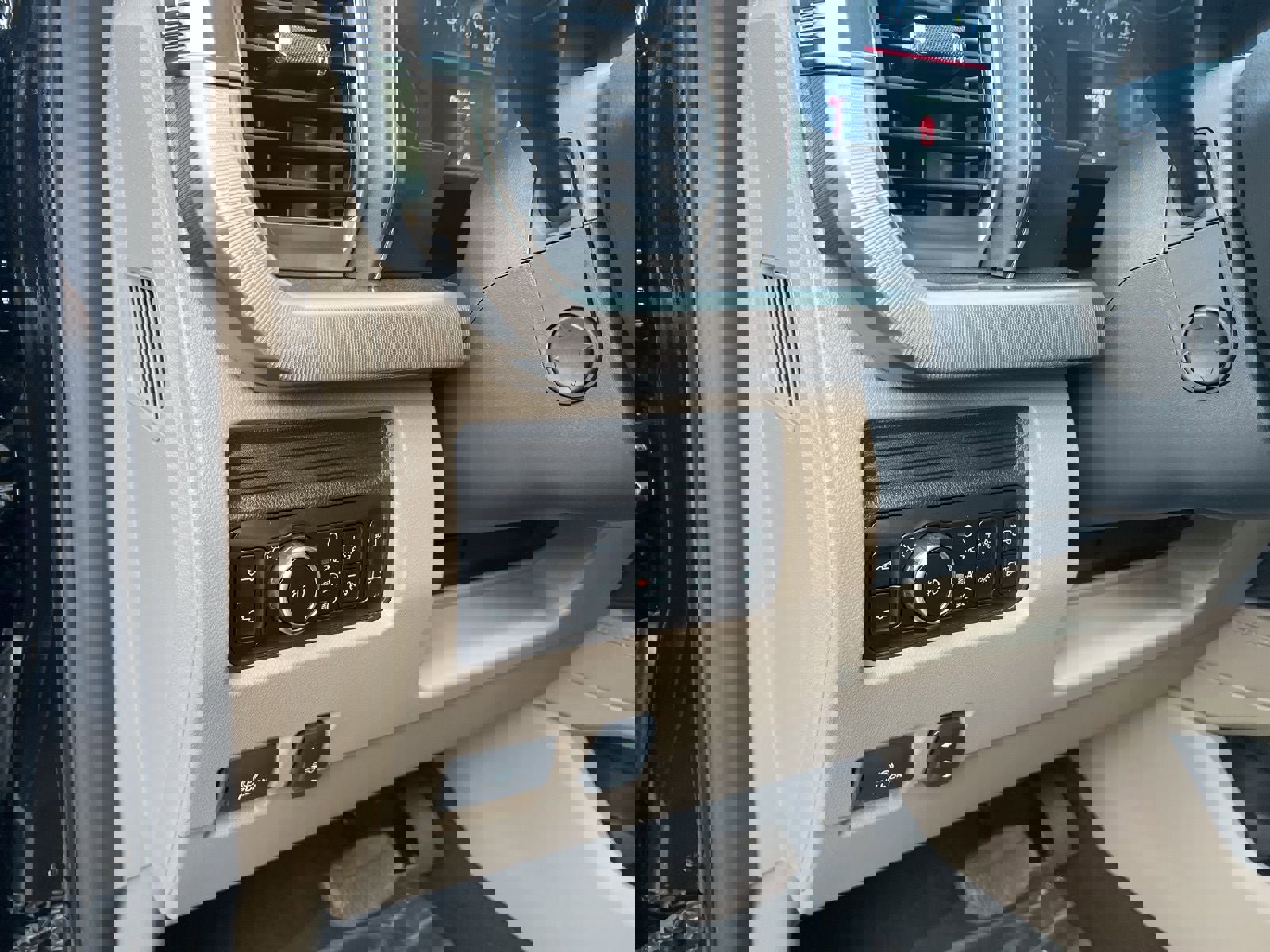 New 2026 Ford F350 Platinum w/ Platinum Plus Package image 23