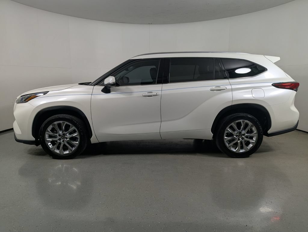Used 2021 Toyota Highlander Limited FWD image 4
