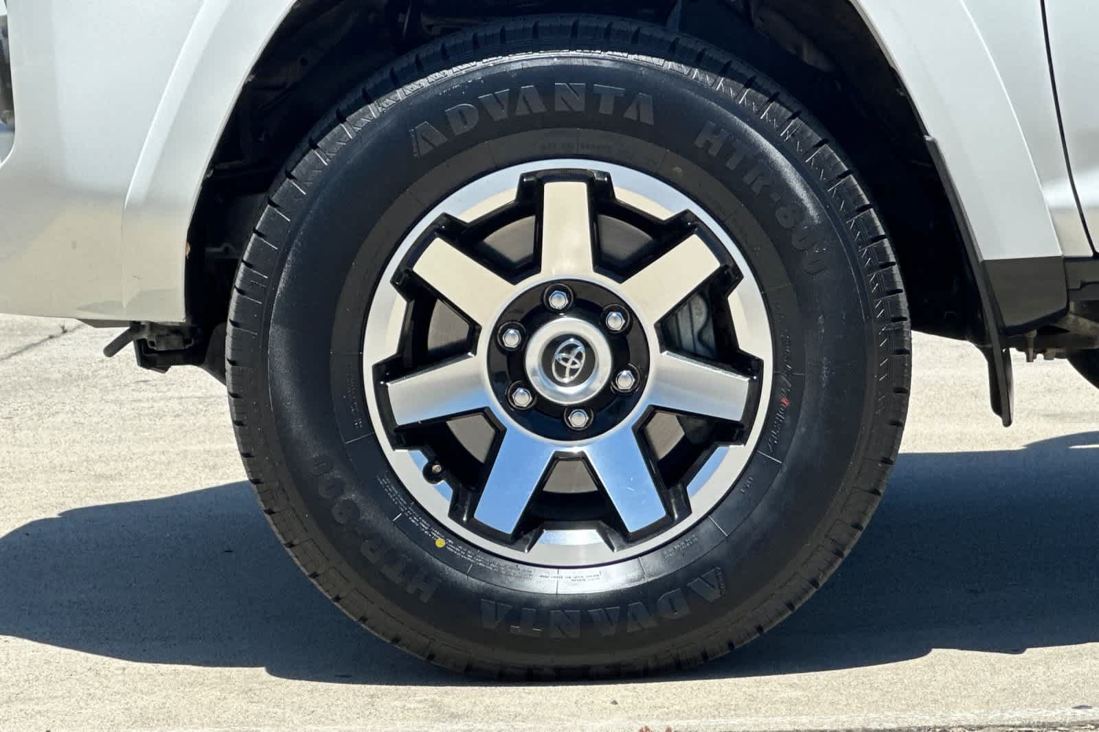 Used 2022 Toyota 4Runner TRD Off-Road Premium AWD/4WD image 26
