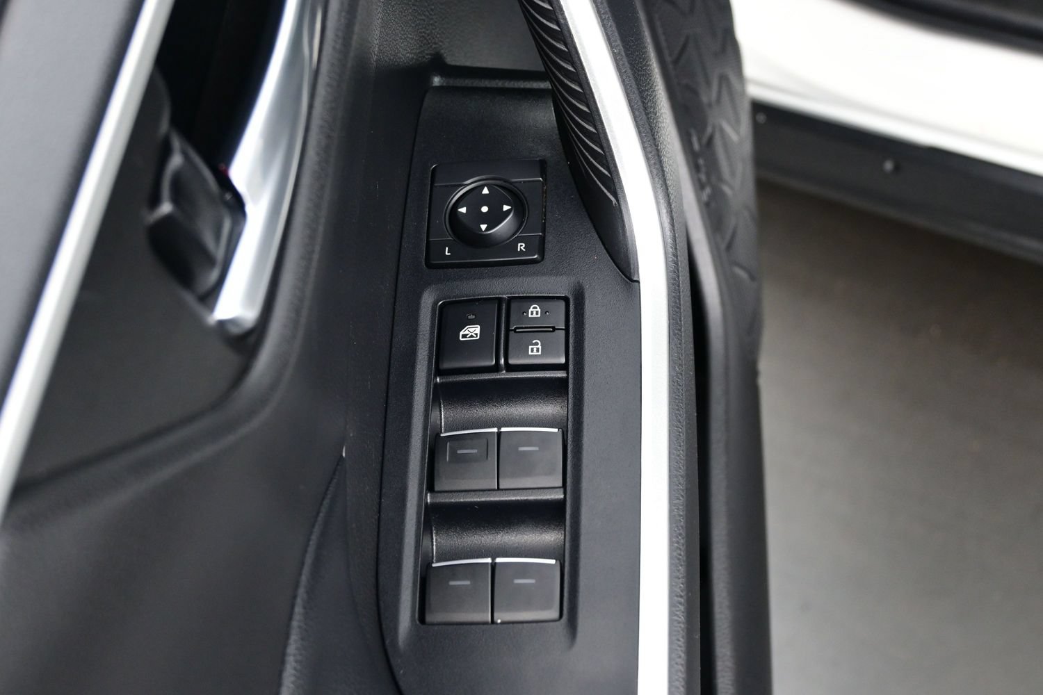 Used 2022 Toyota RAV4 XLE AWD/4WD image 10