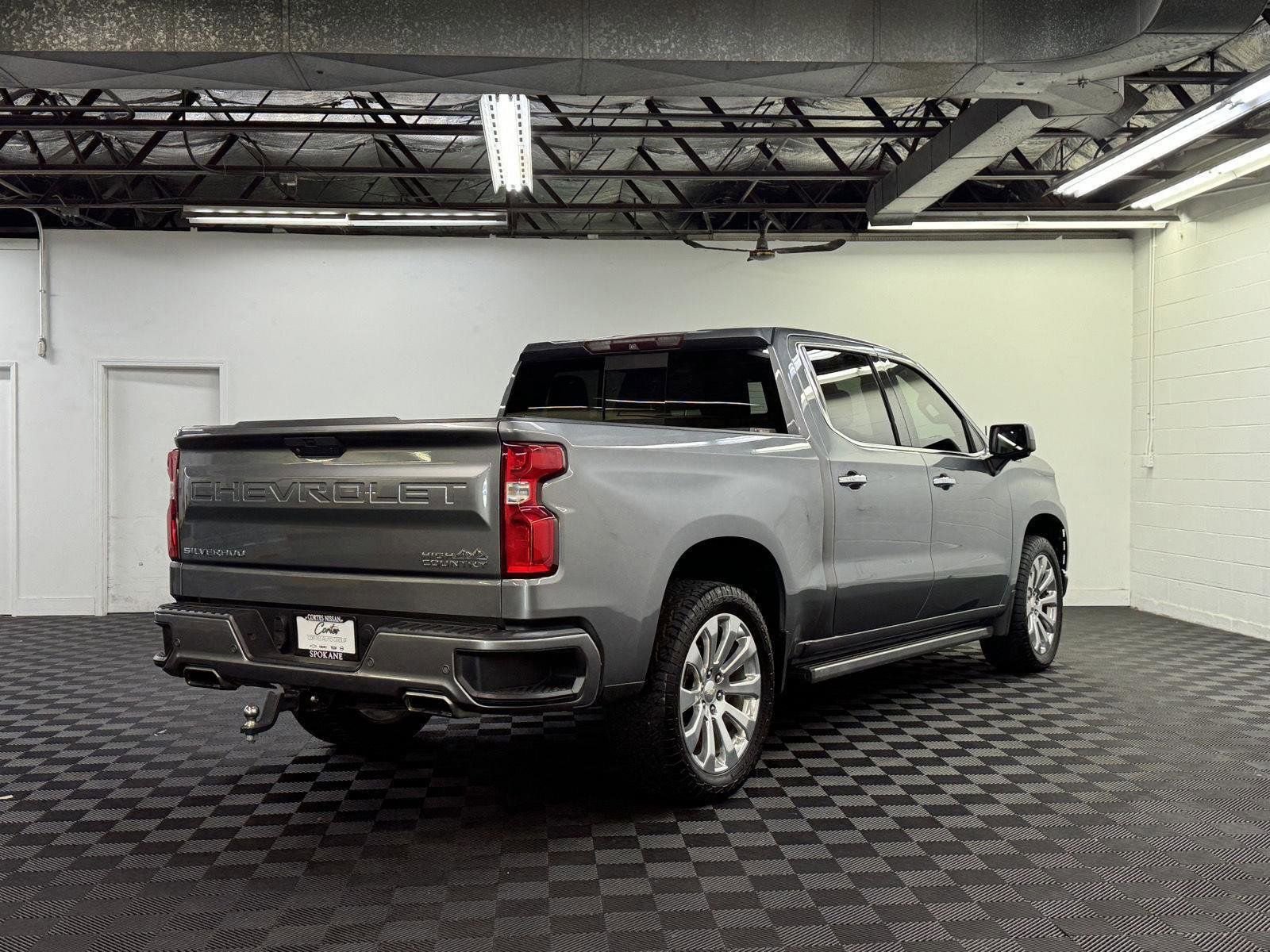 Used 2019 Chevrolet Silverado 1500 High Country w/ Technology Package image 2