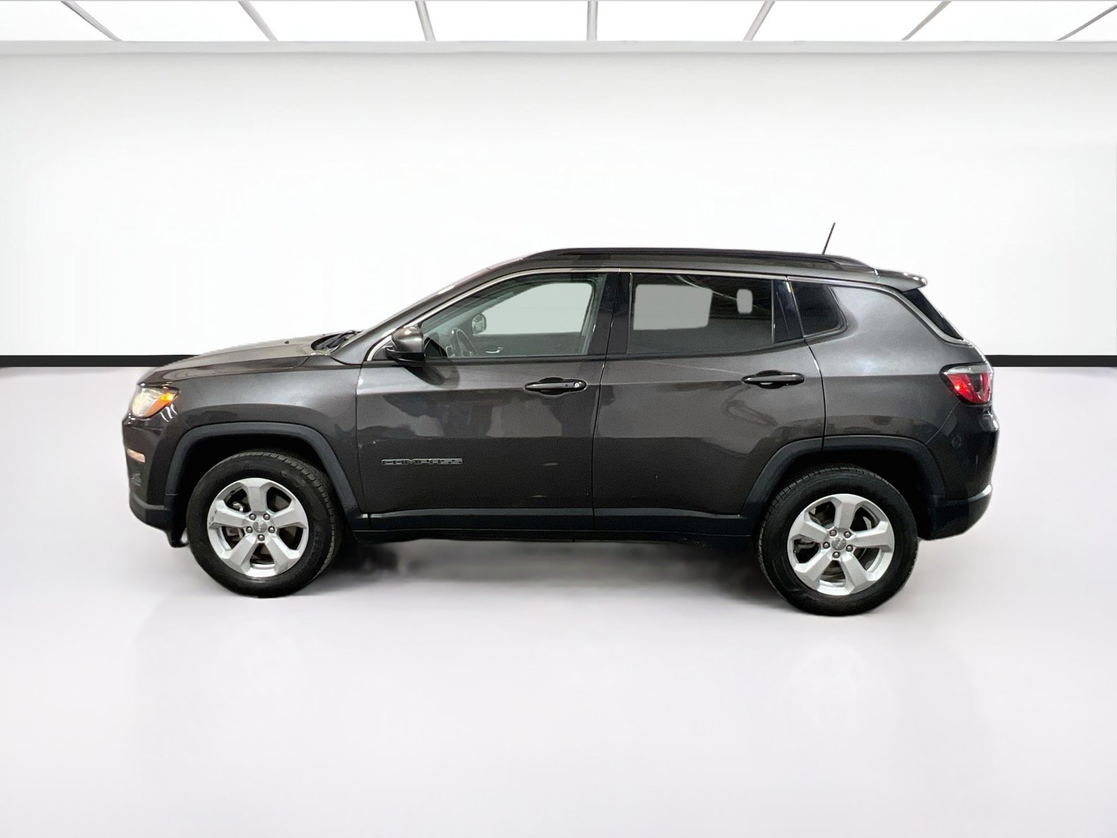 Used 2017 Jeep Compass Latitude w/ Popular Equipment Group AWD/4WD image 24