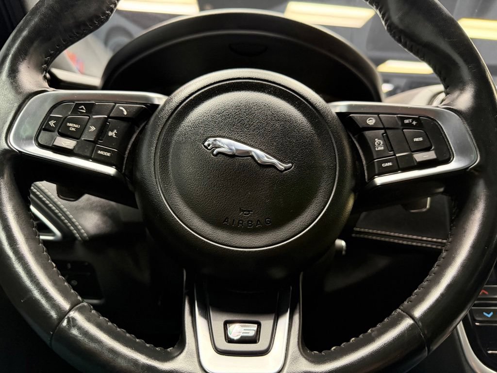Used 2018 Jaguar XE S RWD image 22