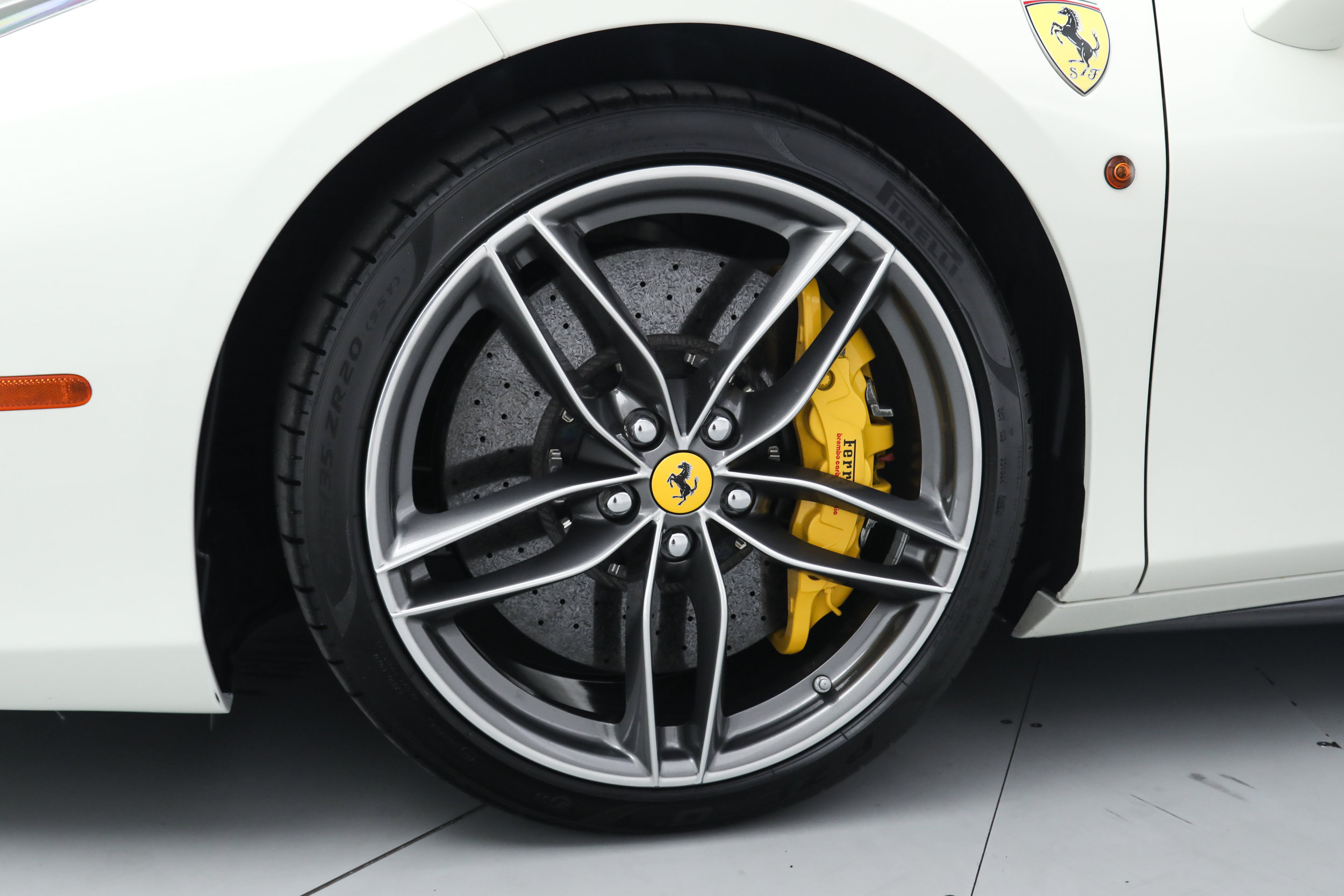 Used 2017 Ferrari 488 GTB RWD image 14