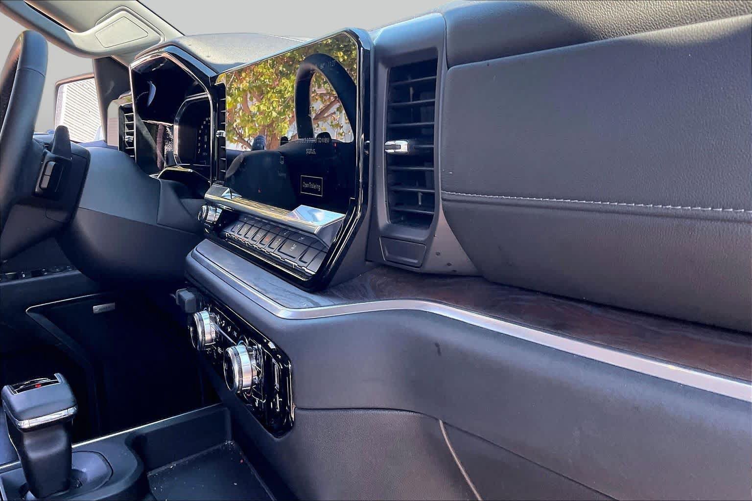 Used 2026 GMC Sierra 1500 SLT AWD/4WD image 19