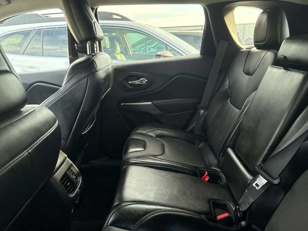 Used 2022 Jeep Cherokee Limited AWD/4WD image 11