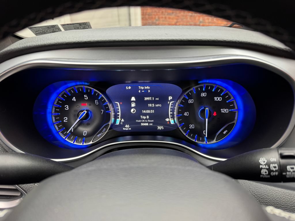 Used 2025 Chrysler Pacifica Limited FWD image 17
