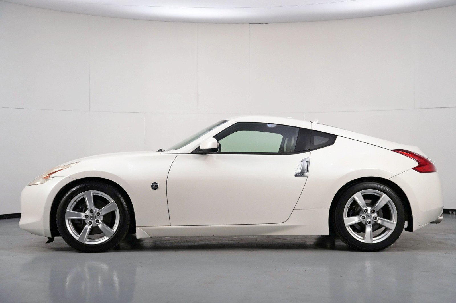 Used 2011 Nissan 370Z Touring image 8