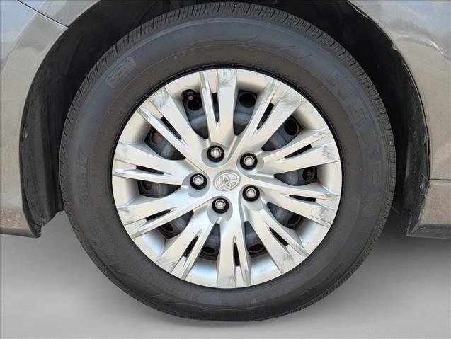 Used 2014 Toyota Camry LE FWD image 9