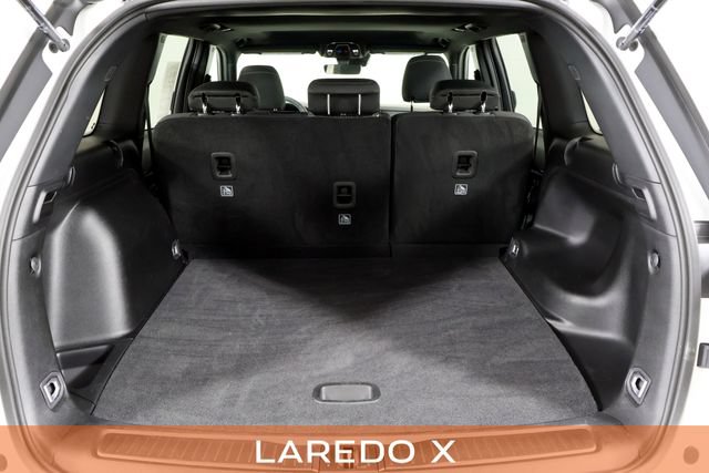Used 2025 Jeep Grand Cherokee Laredo X RWD image 14