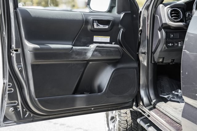 Used 2020 Toyota Tacoma TRD Off-Road AWD/4WD image 37