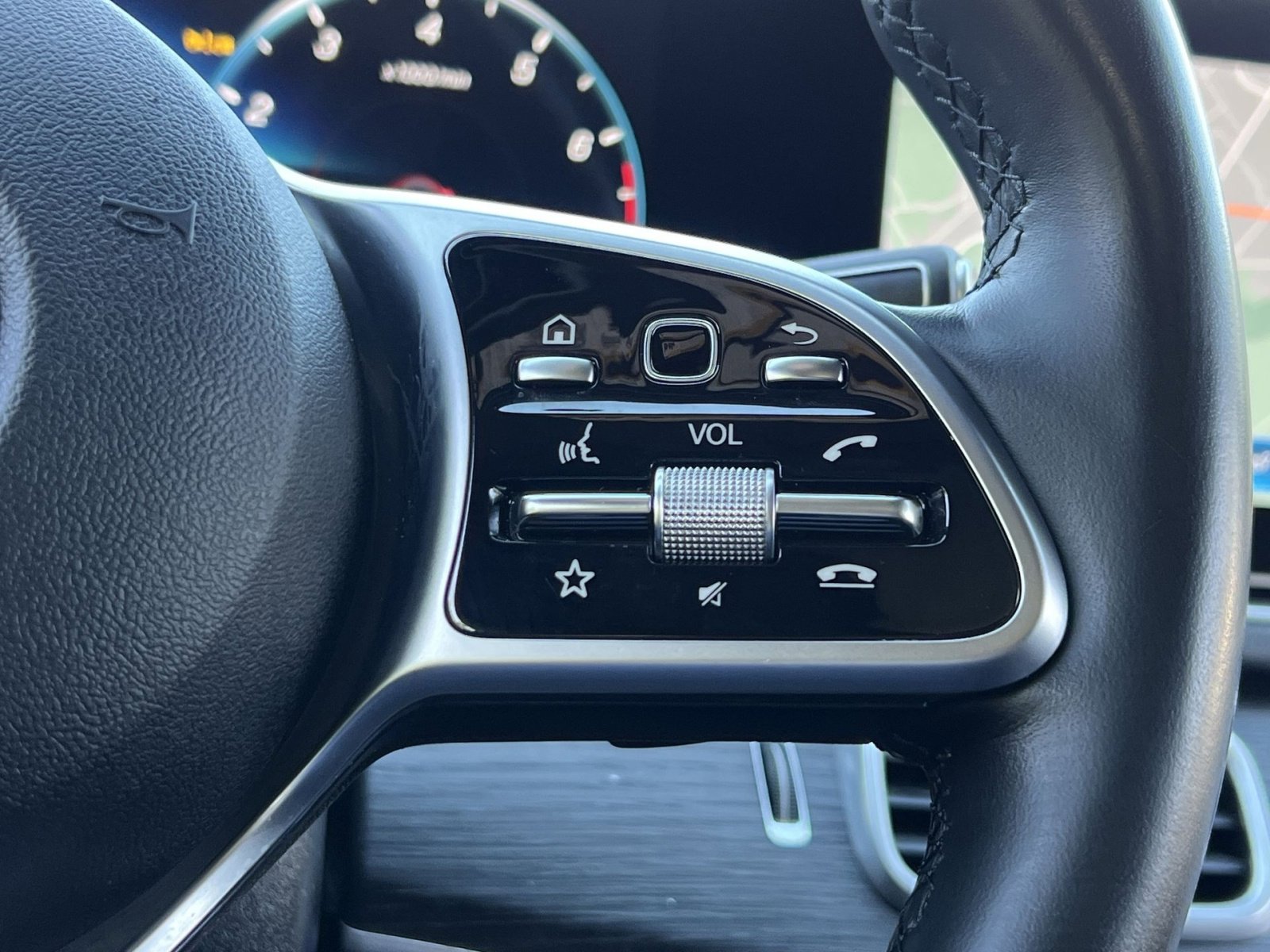 Certified 2023 Mercedes-Benz GLS 450 4MATIC image 32