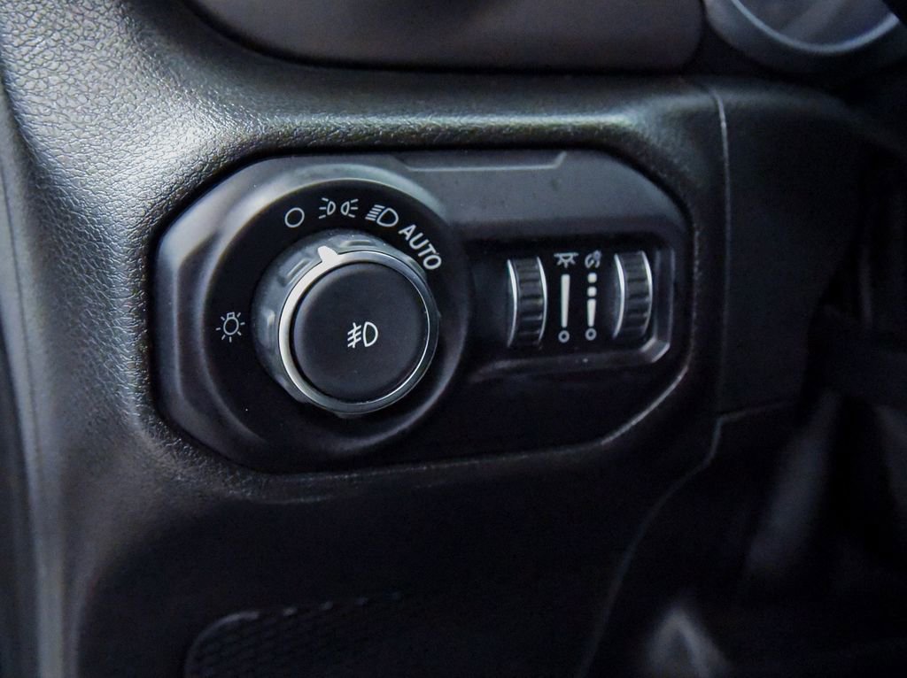Used 2018 Jeep Wrangler Unlimited Sport S AWD/4WD image 16