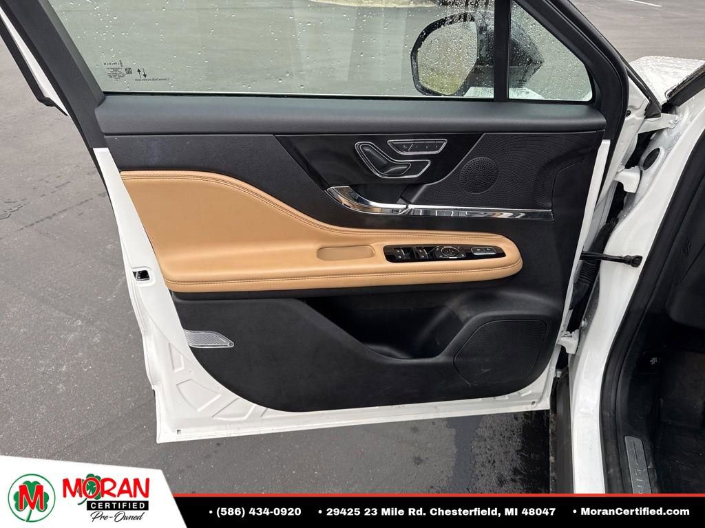 Used 2023 Lincoln Corsair Reserve AWD/4WD image 10