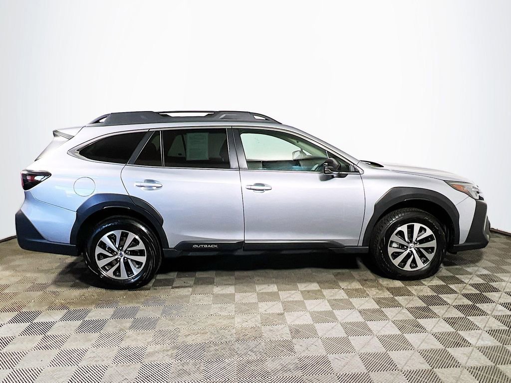 Used 2025 Subaru Outback Premium AWD/4WD image 8
