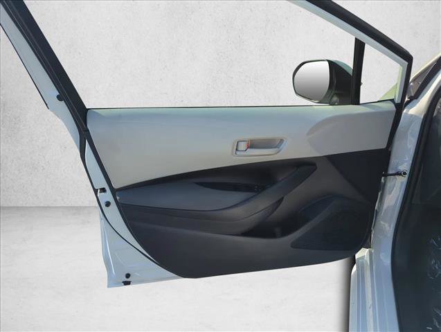 Used 2025 Toyota Corolla LE image 9