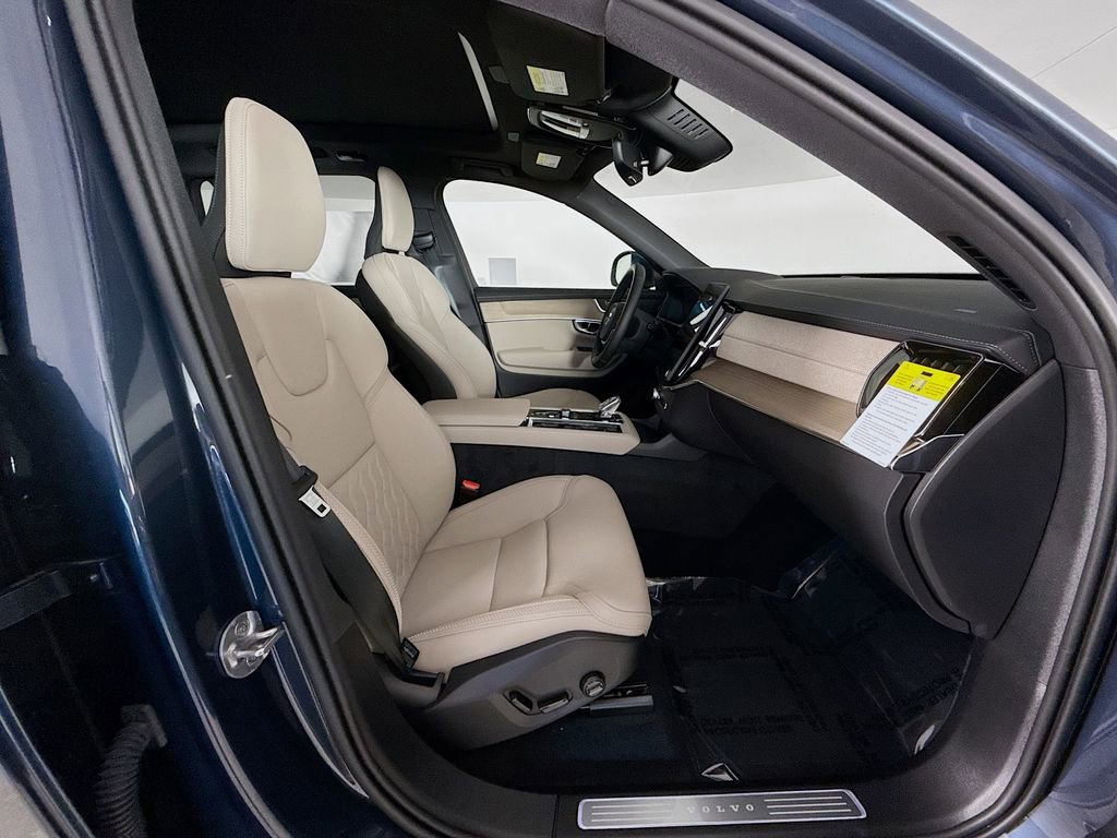 New 2026 Volvo XC90 B6 Core w/ Protection Package image 28
