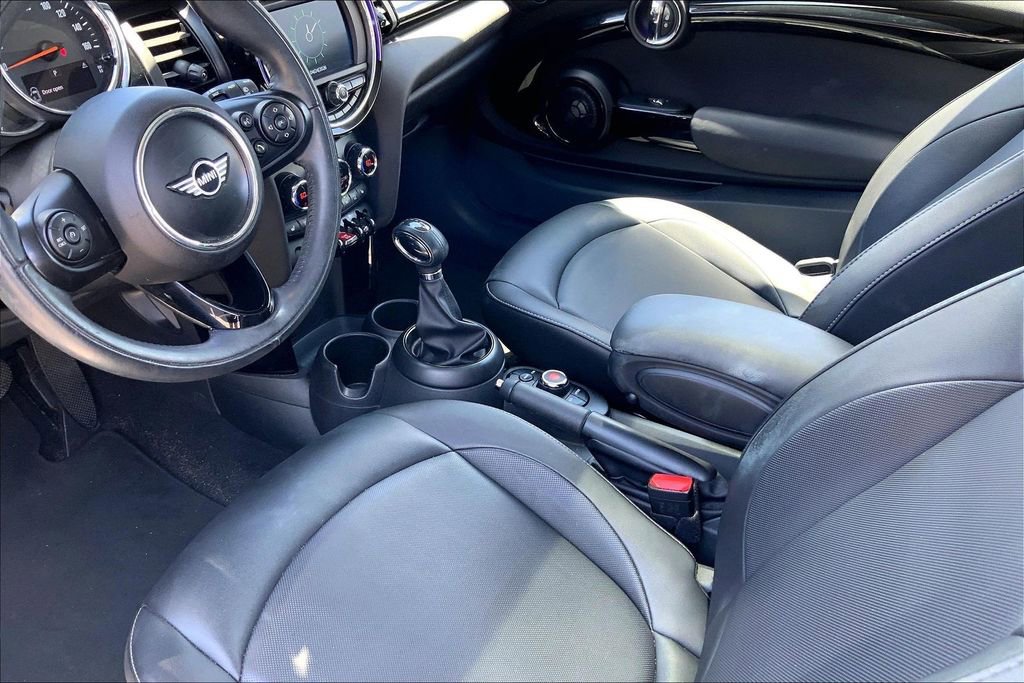 Used 2019 MINI Cooper 2-Door Hardtop w/ Signature Upholstery Package FWD image 14