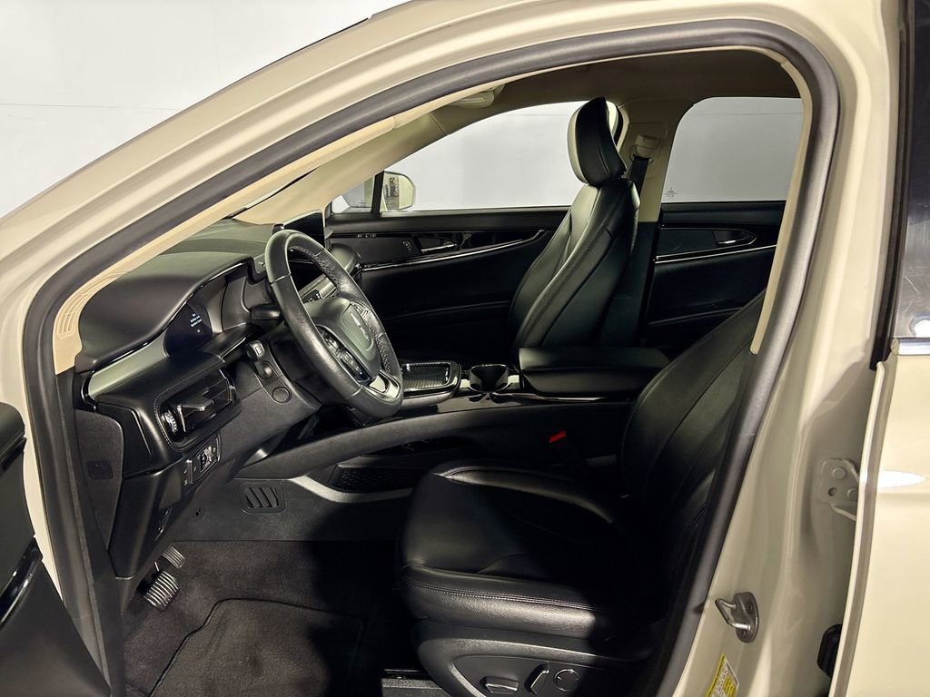 Used 2022 Lincoln Nautilus FWD w/ Premium Package image 11