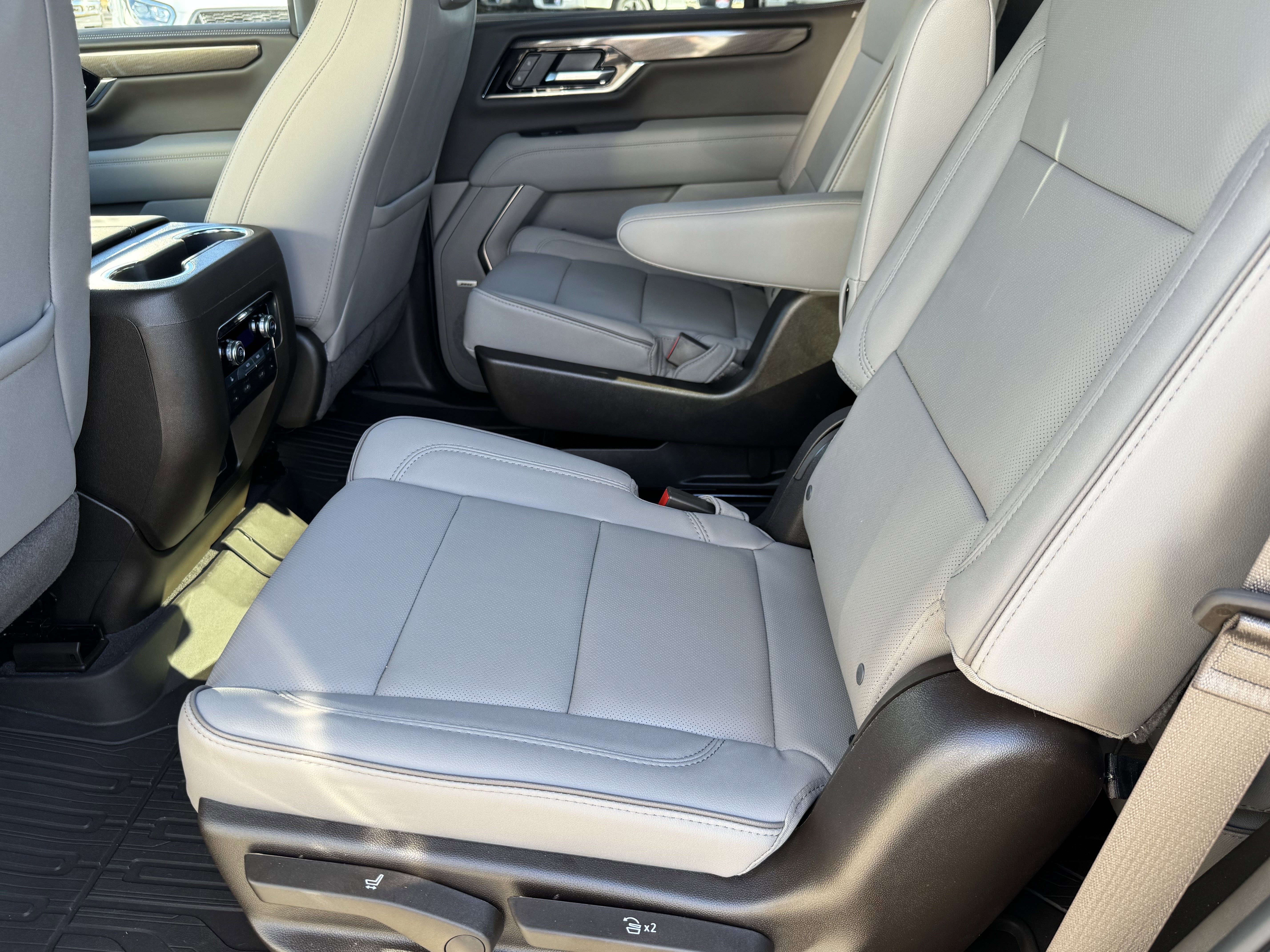 Used 2026 GMC Yukon Elevation w/ Elevation Premium Package image 11