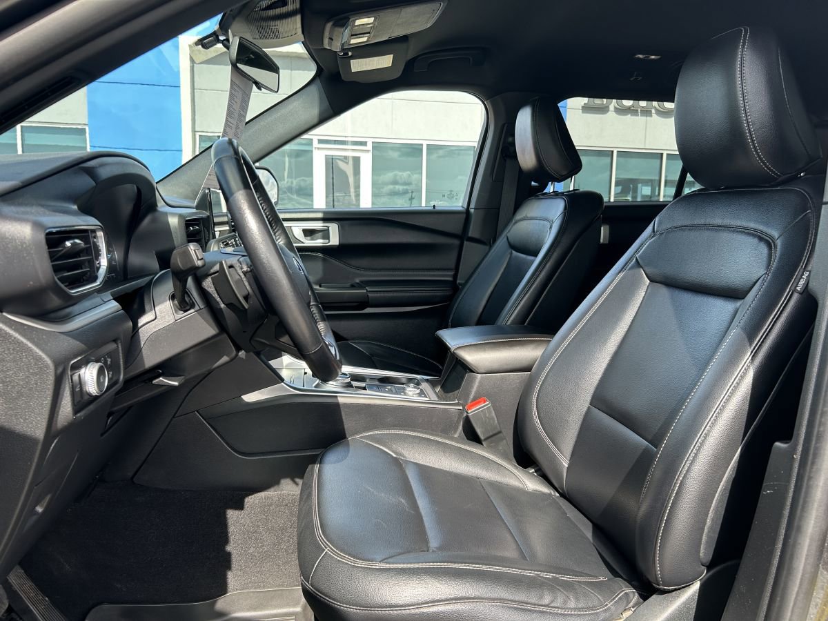 Used 2020 Ford Explorer XLT w/ Equipment Group 202A AWD/4WD image 11