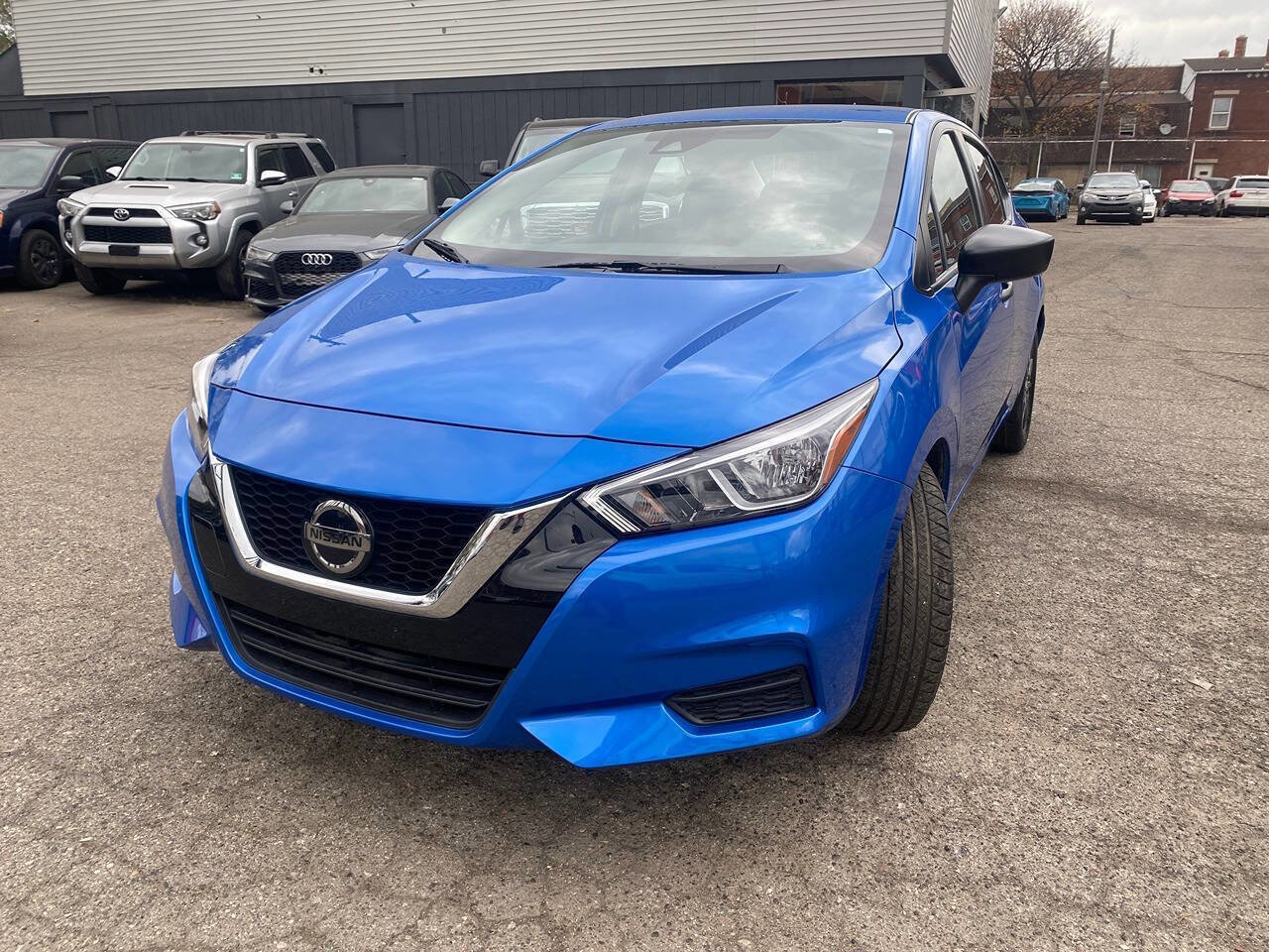 Used 2022 Nissan Versa S w/ Electronics Package image 2