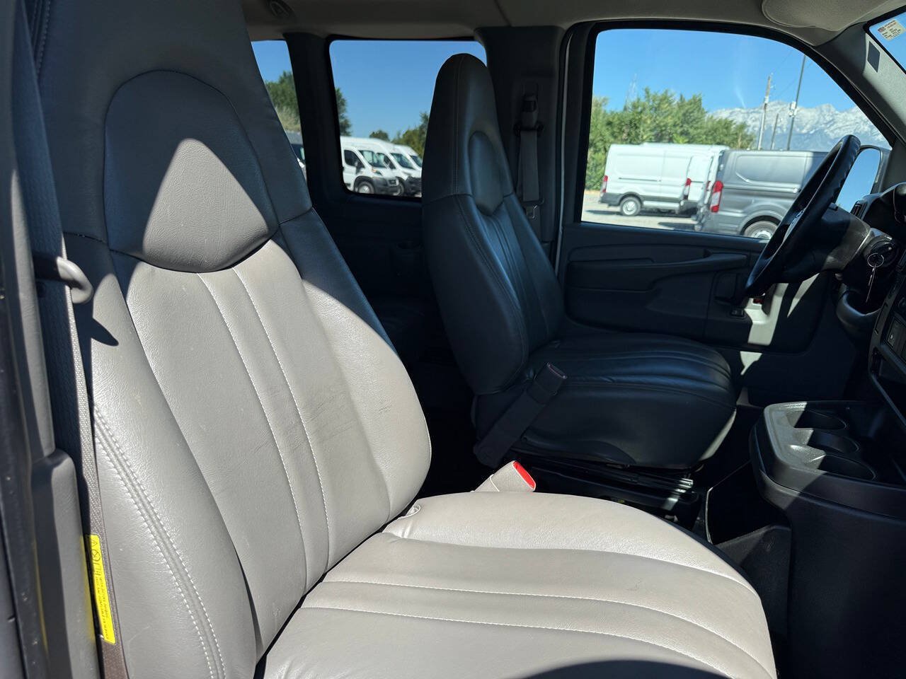 Used 2005 Chevrolet Express 2500 Passenger RWD image 18