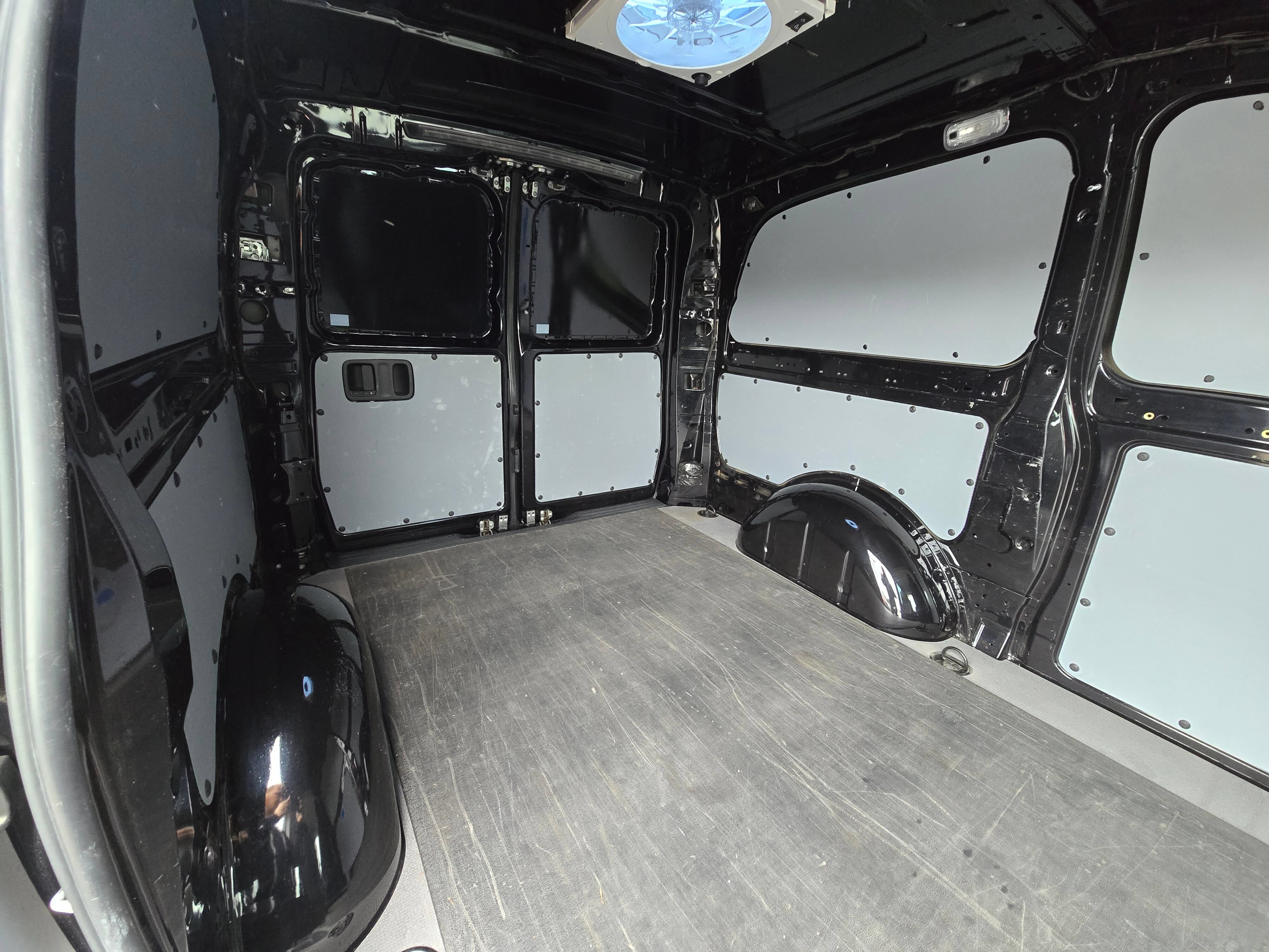 Used 2017 Mercedes-Benz Metris image 13