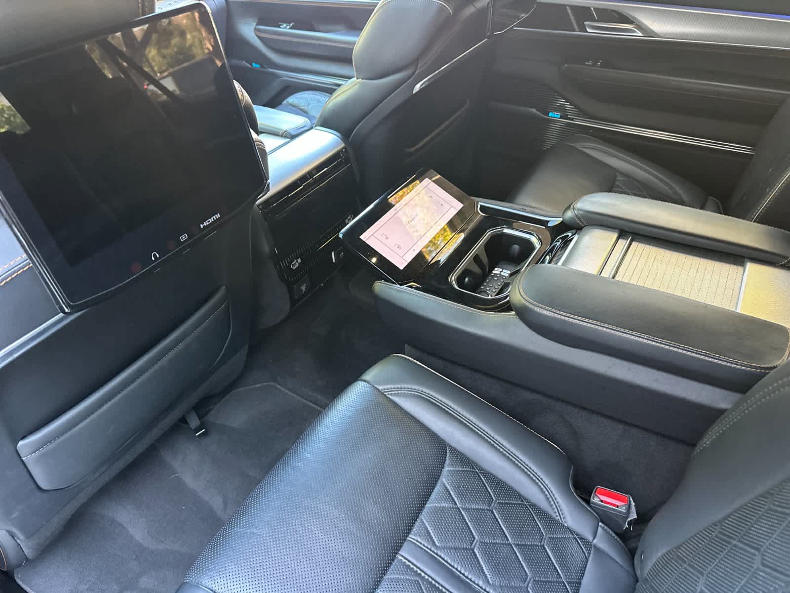 Used 2023 Jeep Grand Wagoneer L Series III w/ Rear Seat Video Group 1 AWD/4WD image 4