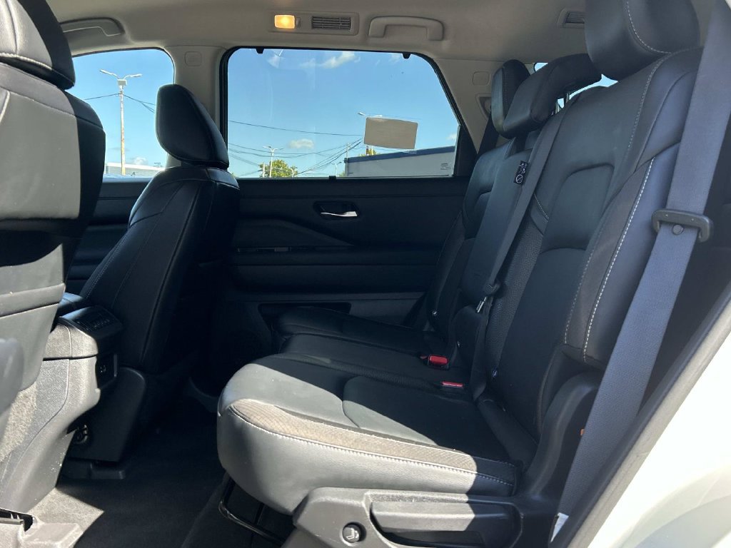 Used 2022 Nissan Pathfinder SL AWD/4WD image 15