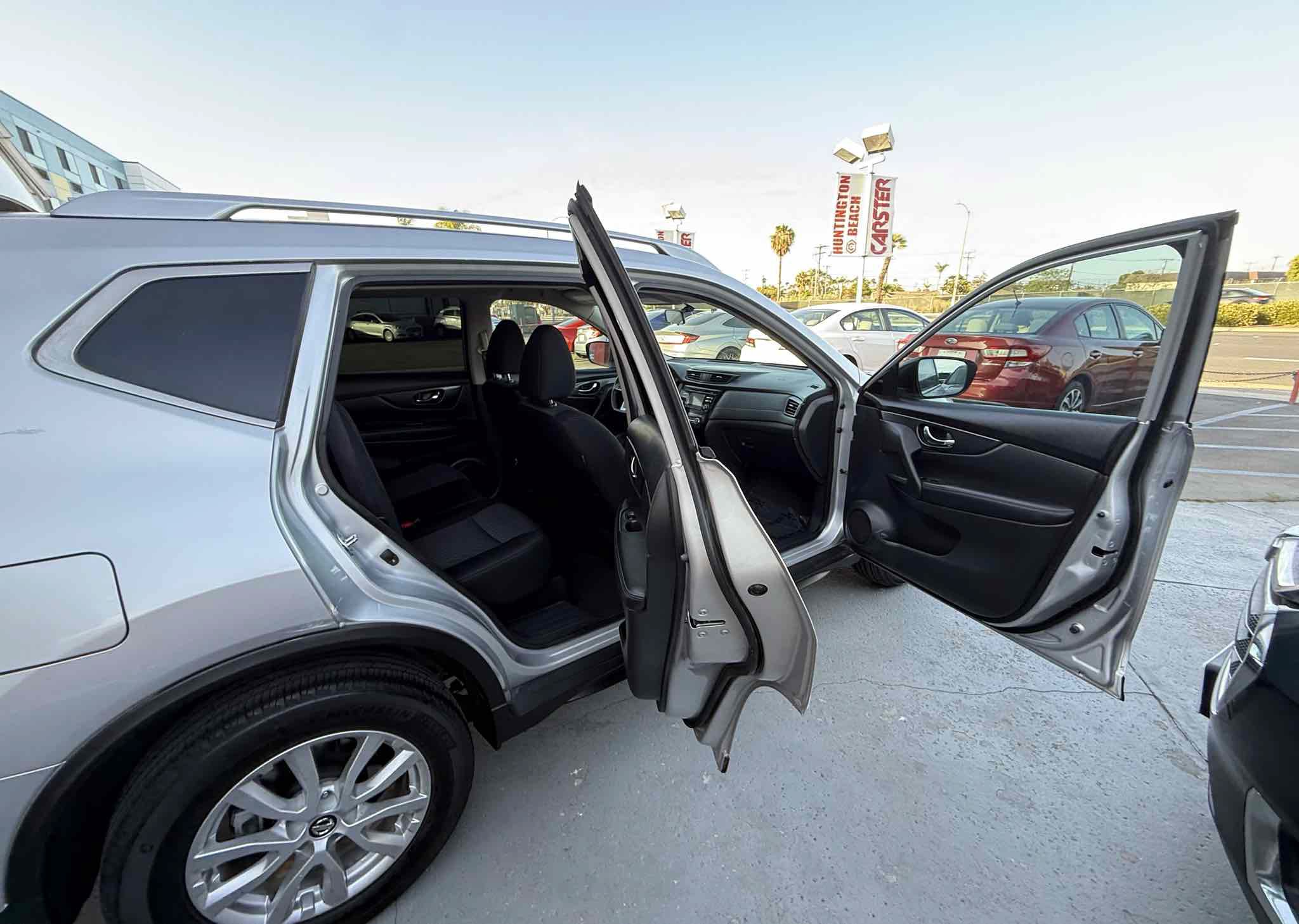Used 2017 Nissan Rogue SV FWD image 41
