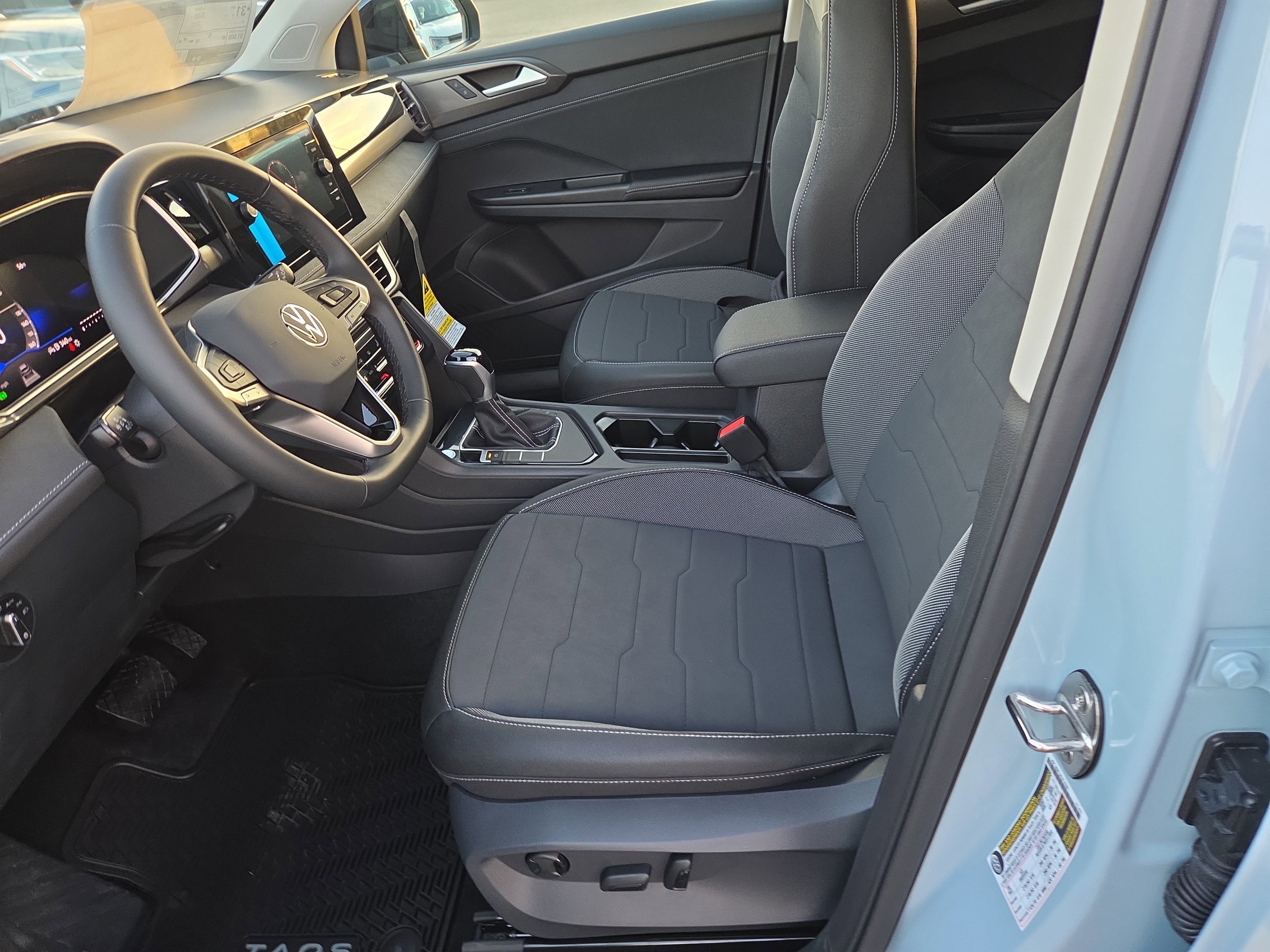 New 2026 Volkswagen Taos SE image 4