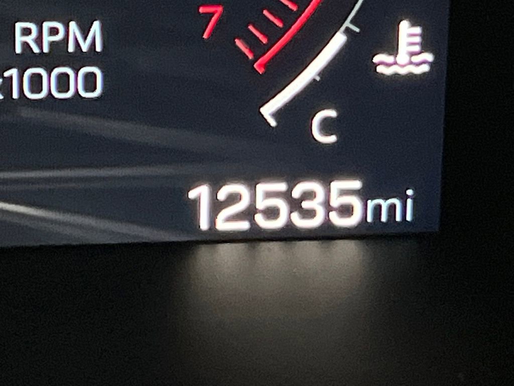 Used 2025 GMC Canyon Denali image 18