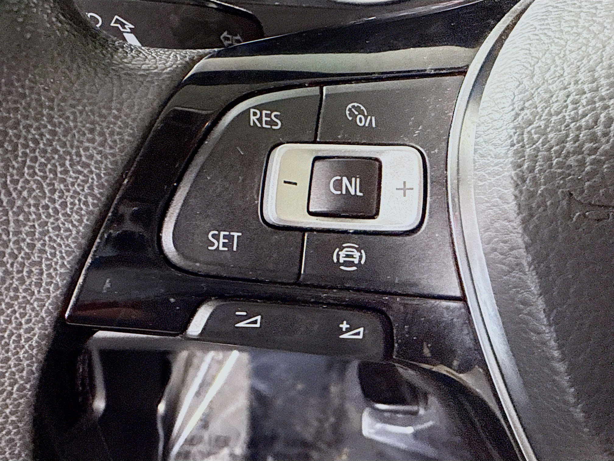 Used 2020 Volkswagen Tiguan S image 14