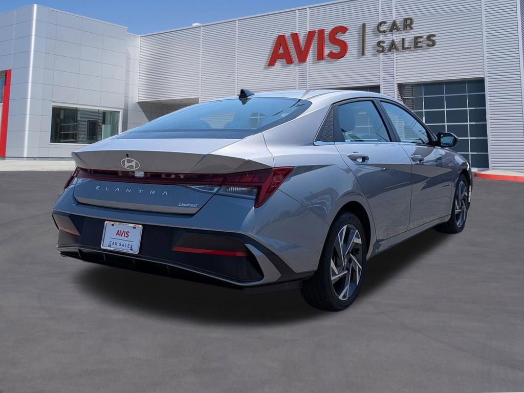 Used 2025 Hyundai Elantra Limited image 6