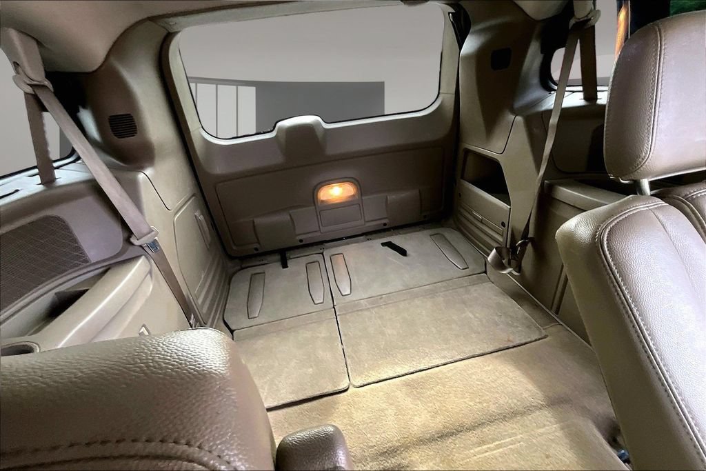 Used 2014 Chrysler Town & Country Touring FWD image 23