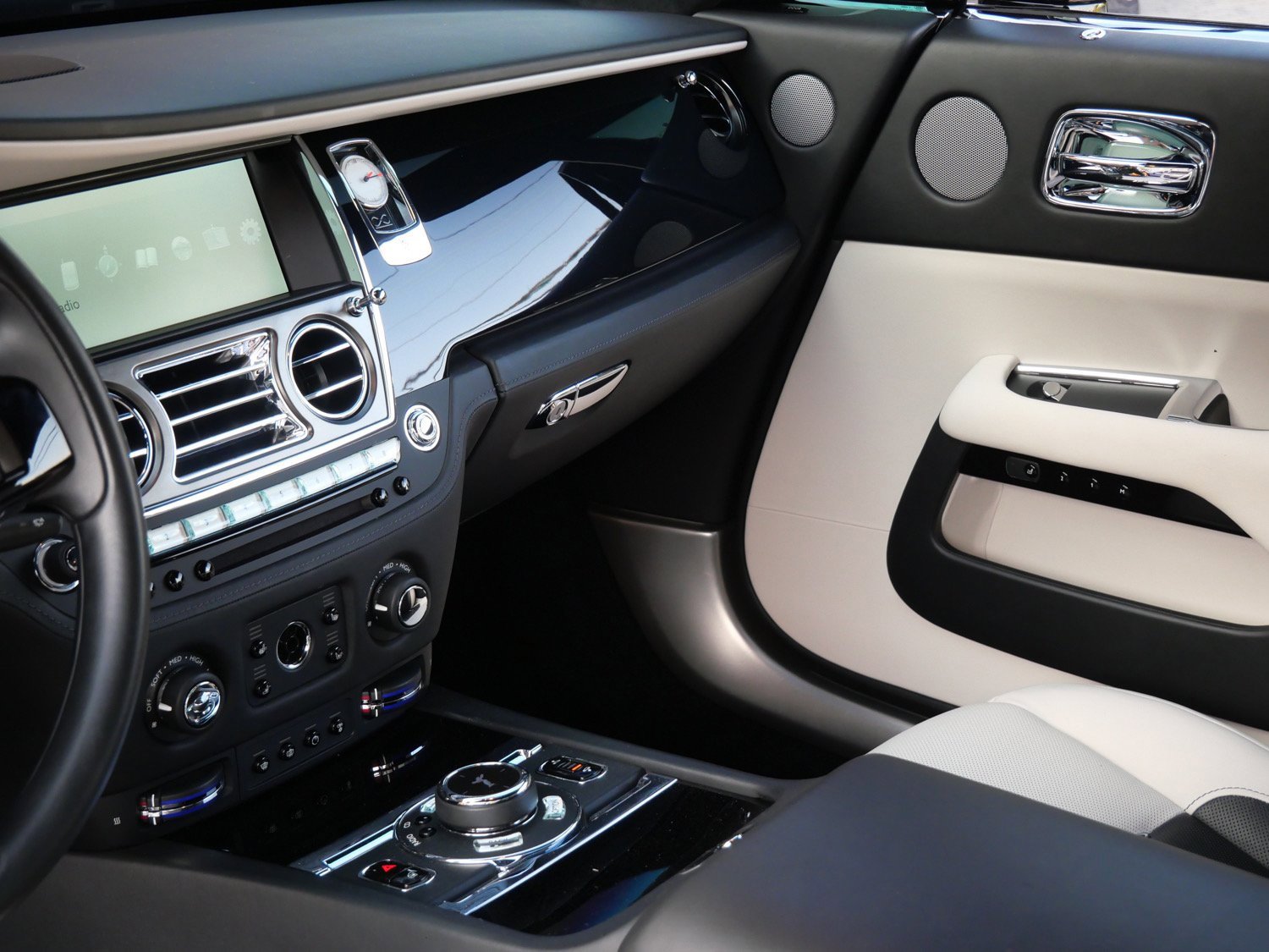 Used 2017 Rolls-Royce Wraith image 26