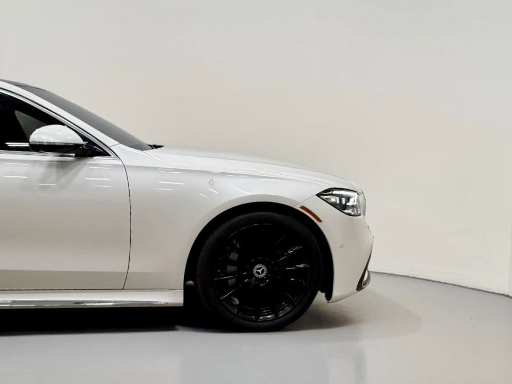 Used 2022 Mercedes-Benz S 500 4MATIC w/ AMG Line Package image 16