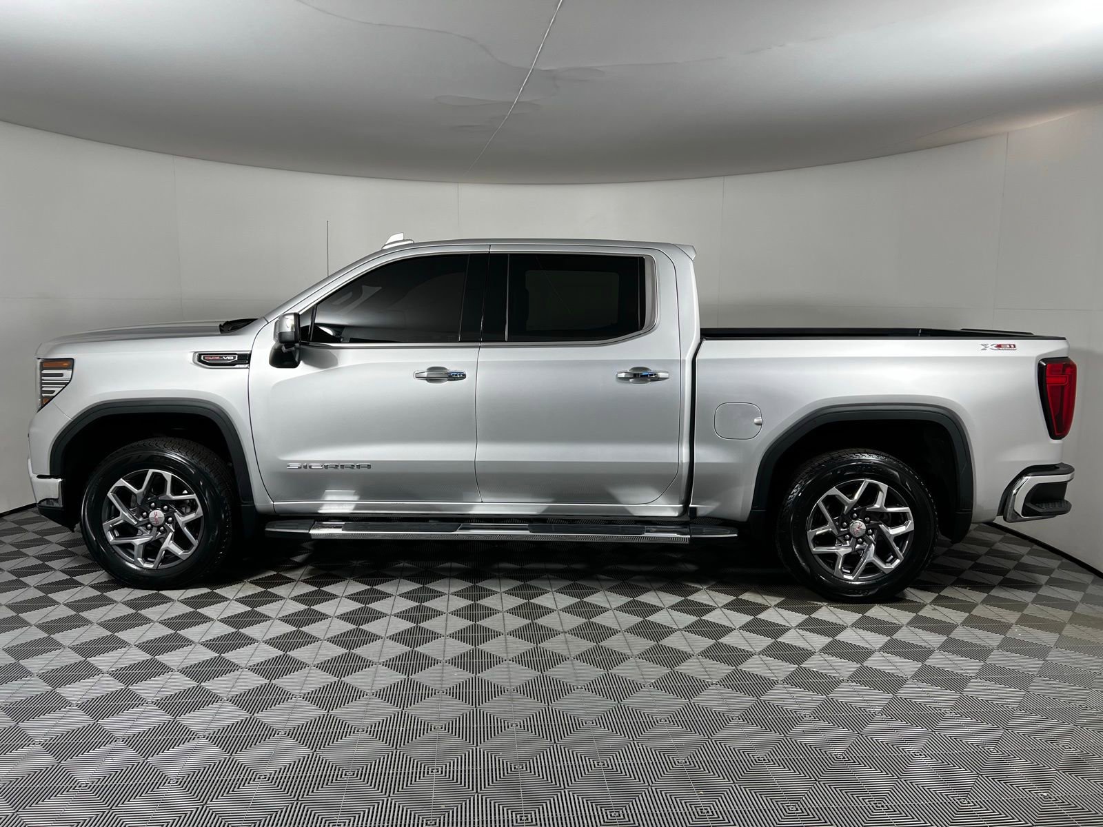 Used 2022 GMC Sierra 1500 SLT w/ SLT Premium Plus Package image 8
