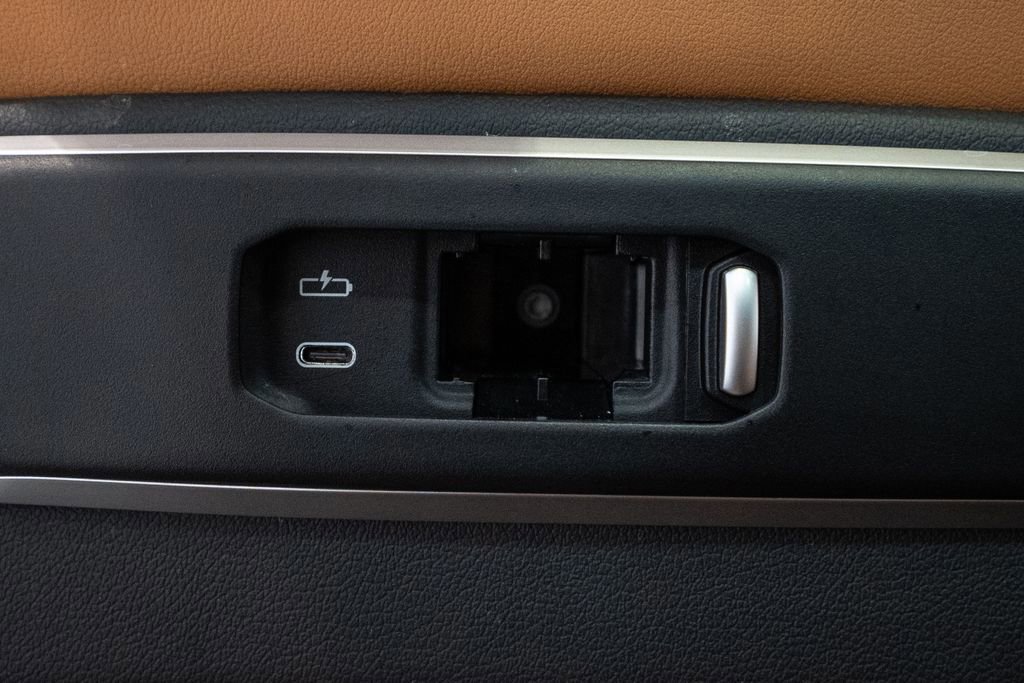 Used 2024 BMW X7 xDrive40i w/ Parking Assistance Package image 32