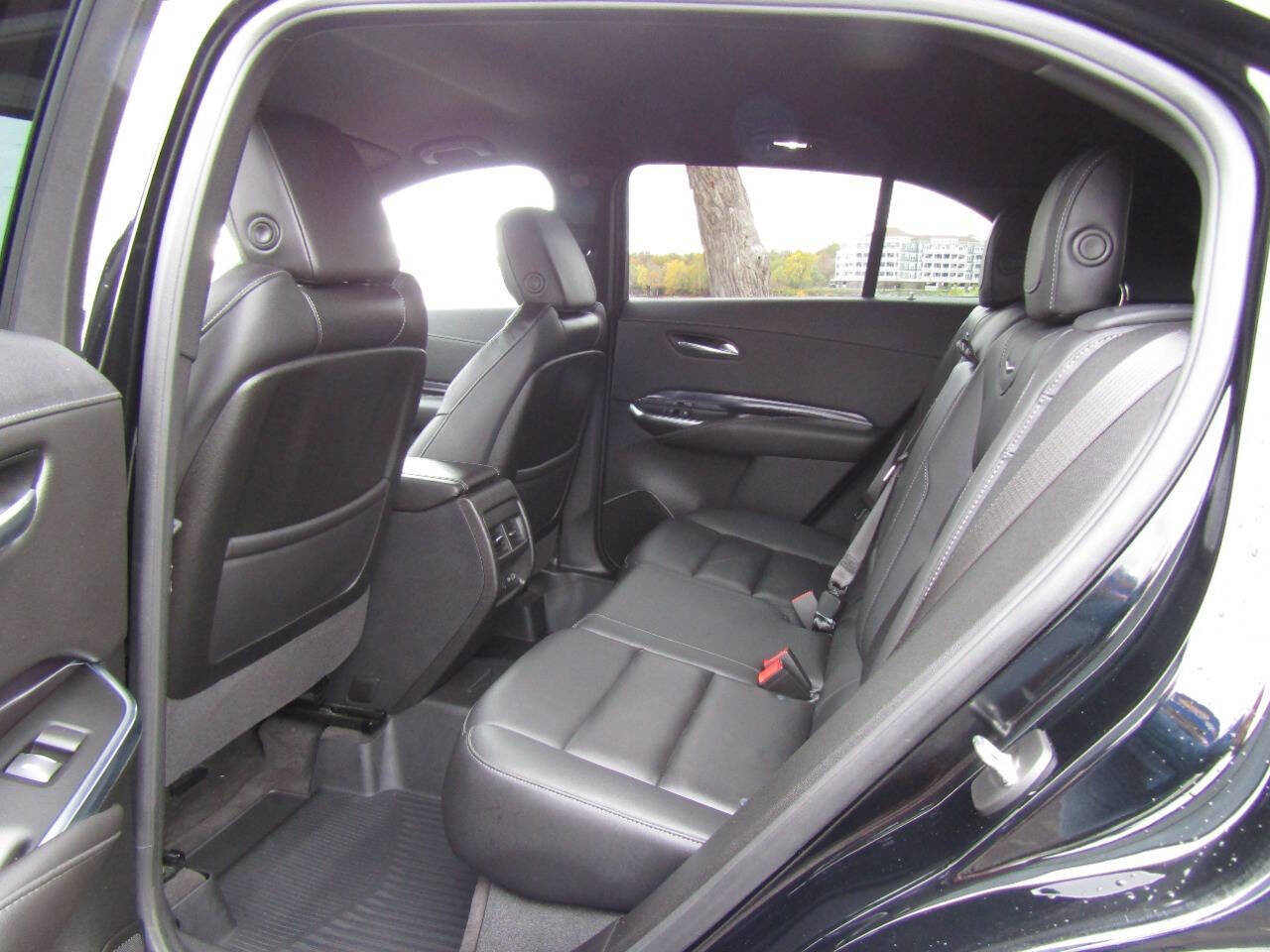 Used 2022 Cadillac XT4 Luxury image 12
