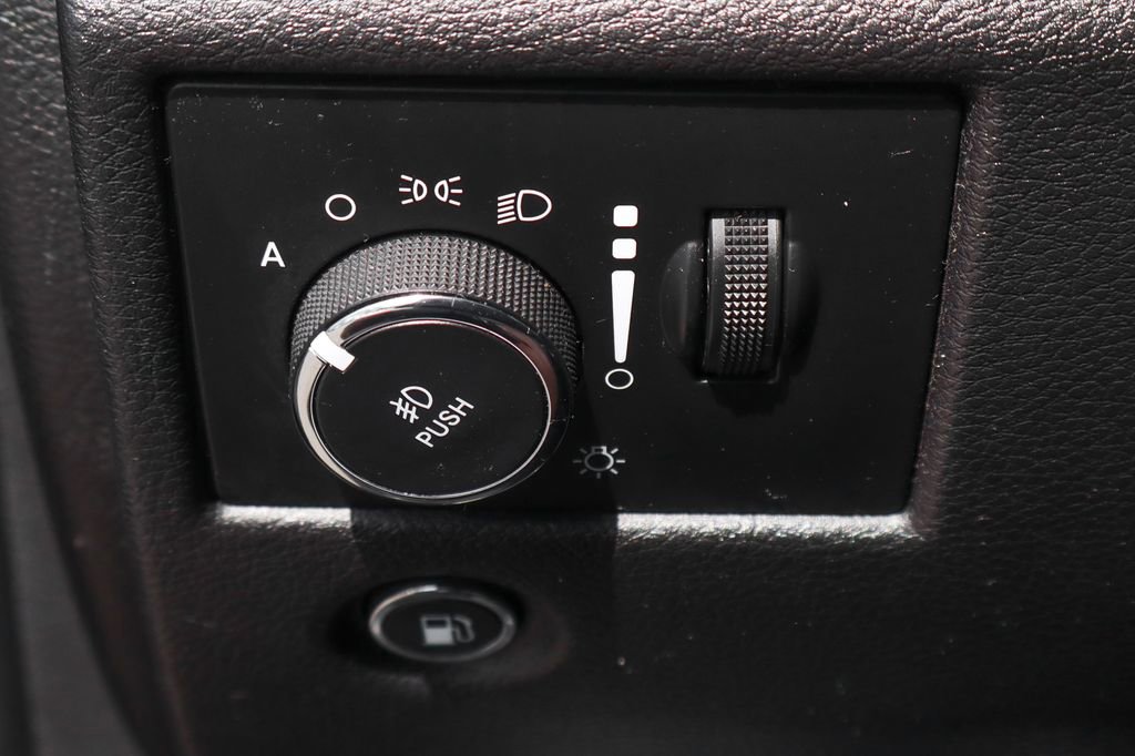 Used 2019 Jeep Grand Cherokee Altitude image 20