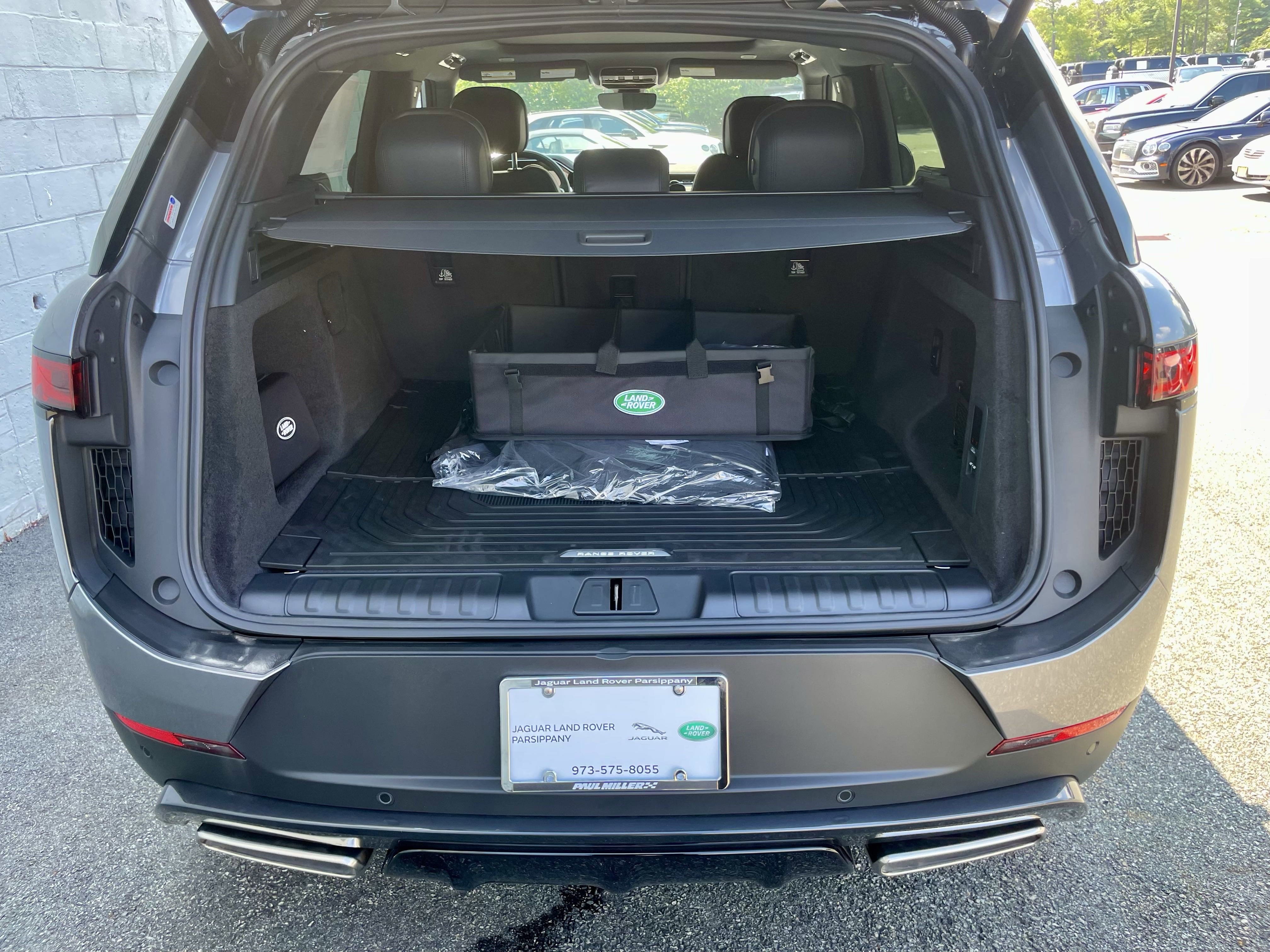 New 2025 Land Rover Range Rover Sport SE image 36