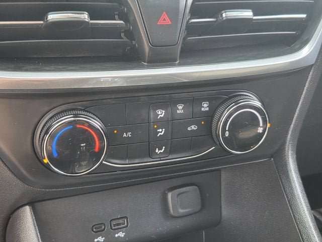 Used 2024 Buick Encore GX Preferred FWD image 19