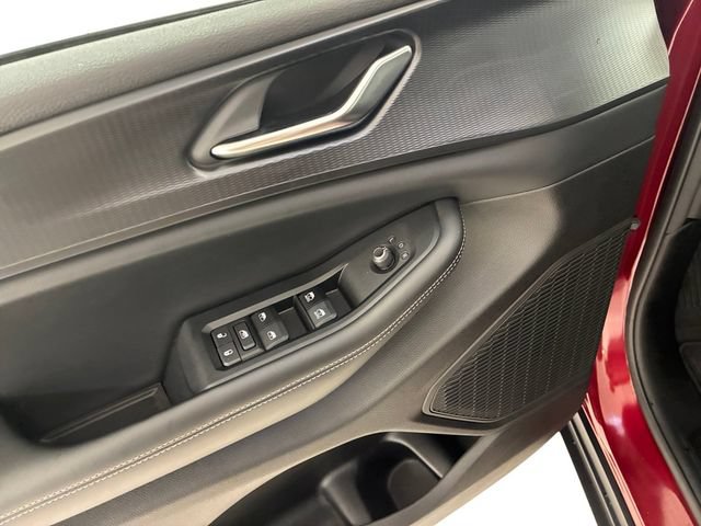 Used 2024 Jeep Grand Cherokee Altitude AWD/4WD image 13