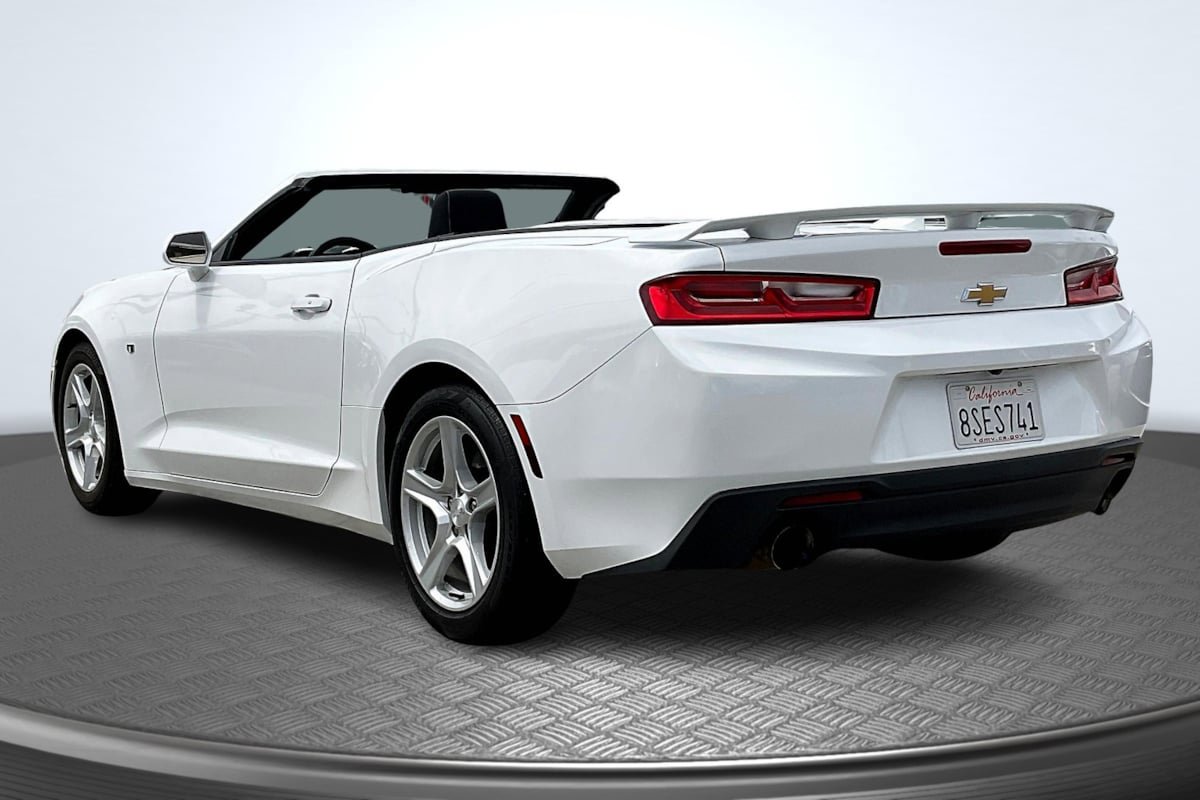 Used 2018 Chevrolet Camaro LT RWD image 2