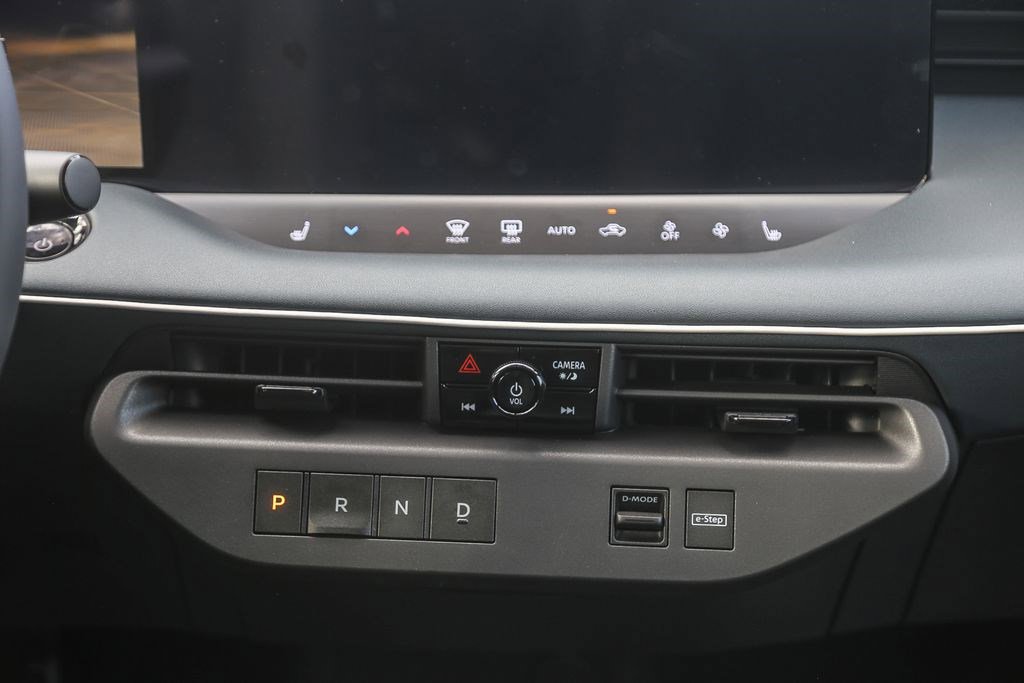 New 2026 Nissan Leaf Platinum+ w/ Illuminated Package FWD image 12